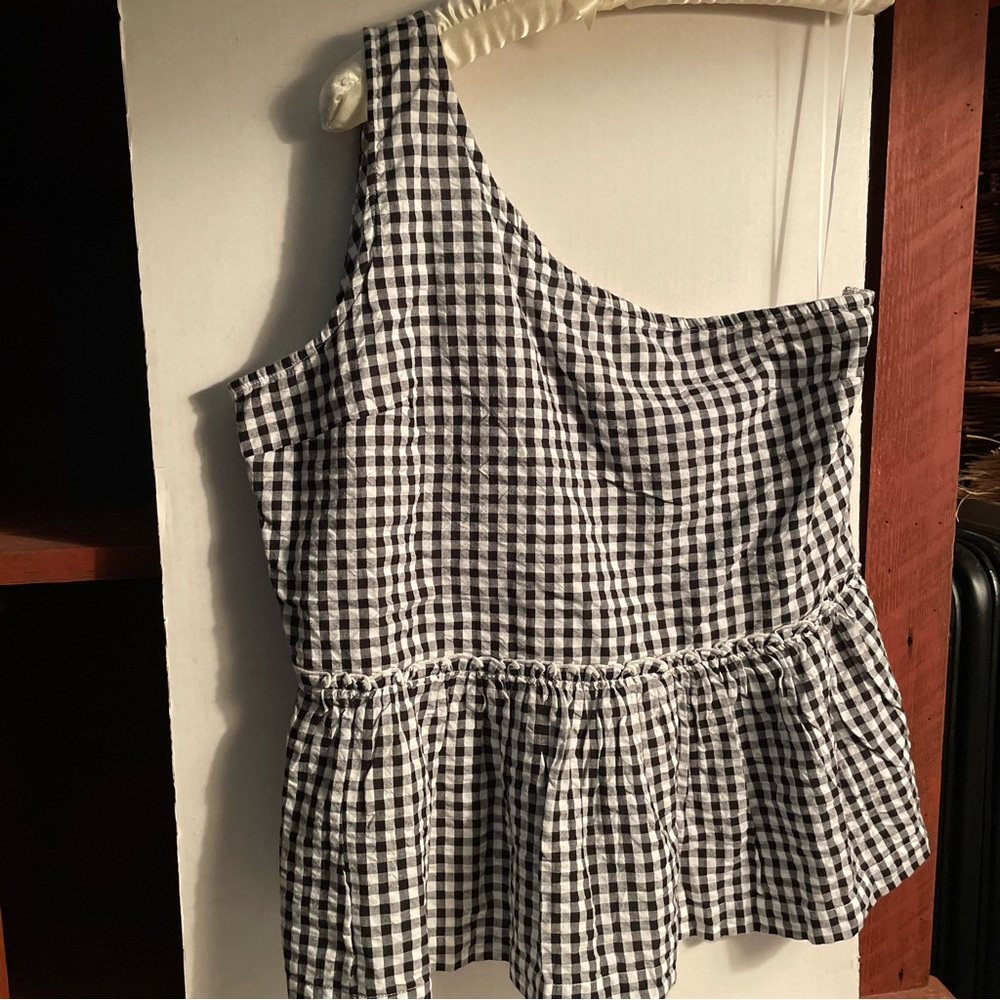 Size 14 NEW w/tag Single shoulder casual gingham top with ruffle. Cute, charming